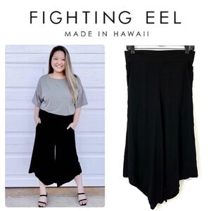 Fighting Eel Ava Sky ✨ Hawaii •  Padang Crop Pant • LARGE • Rayon